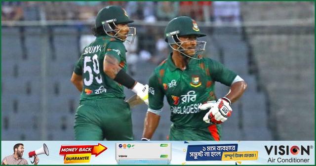 তামিম-সৌম্যর শতরানের জুটির পর ব্যাটিং ধ্বস বাংলাদেশের